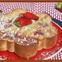 Gâteau moelleux à la rhubarbe et aux fraises